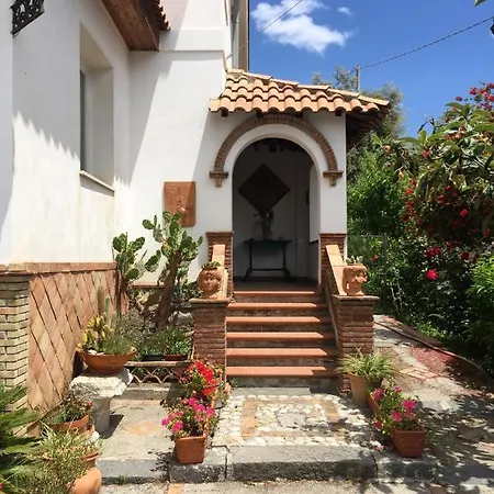 Terre Di Sicilia Bed & Breakfast 3*